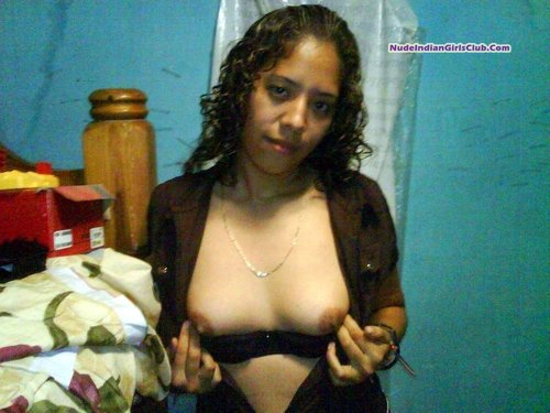 Sexy desi indian girl showing her big breasts nipples nude picture